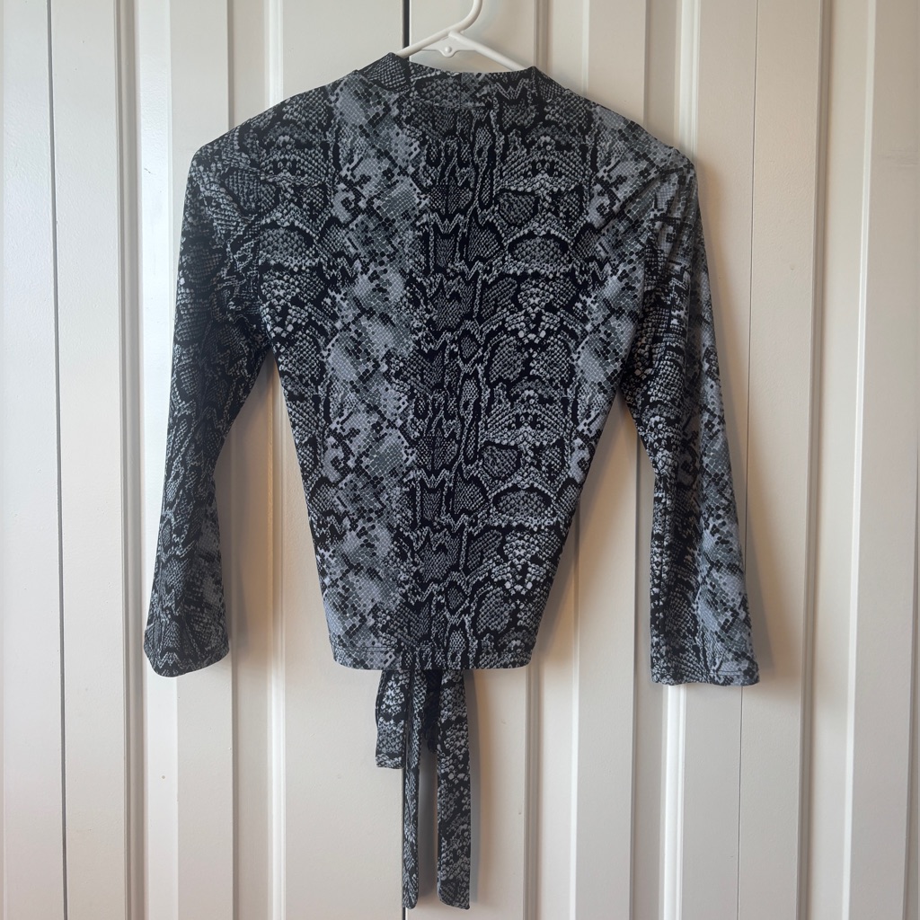 Guess Los Angeles Black And Gray Snake Print Blouse